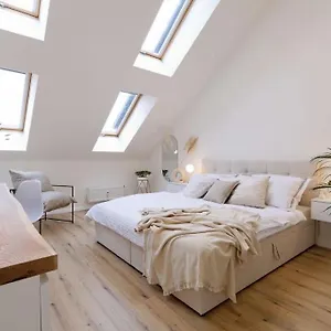 https://new-luxury-main-square-apartment.brnohotels.org