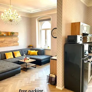 https://apartment-nicol.marianskelaznehotels.net