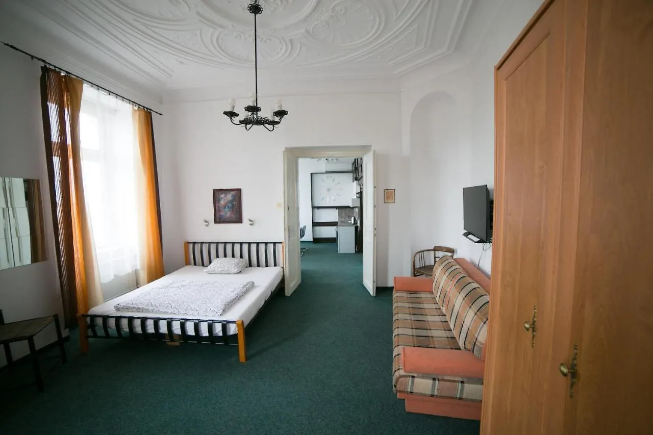 Apartment Kahoun Praga Alloggio in famiglia